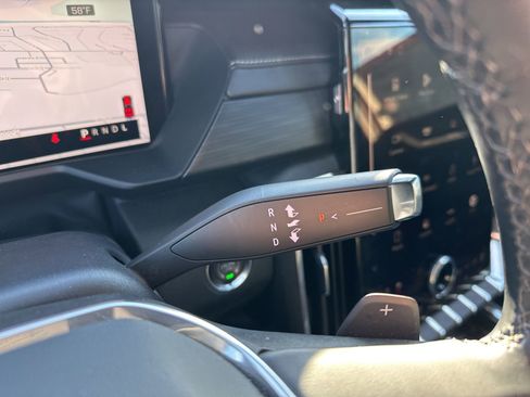 Used 2025 GMC Acadia Elevation image 33