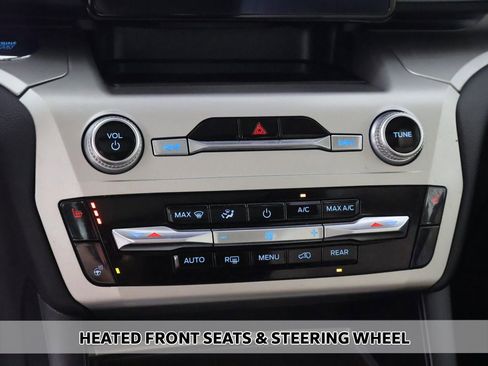 Used 2022 Ford Explorer XLT w/ Equipment Group 202A image 6