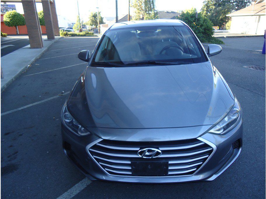 Used 2017 Hyundai Elantra SE FWD image 2