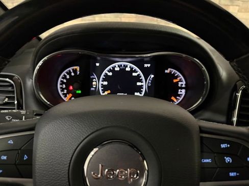 Used 2019 Jeep Grand Cherokee Overland AWD/4WD image 16