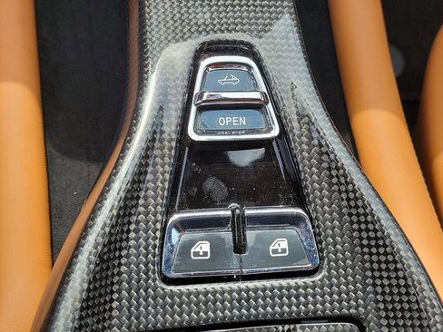 Used 2014 Ferrari California RWD image 33