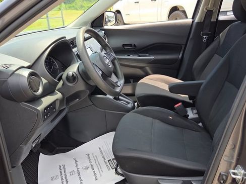 Used 2025 Nissan Kicks Play S FWD image 5
