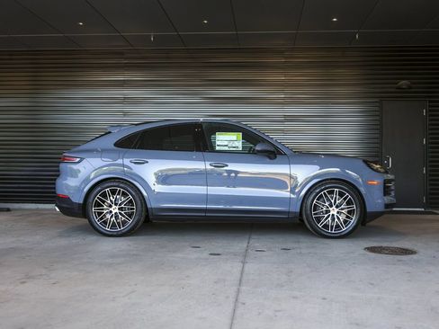 New 2026 Porsche Cayenne E-Hybrid Coupe AWD/4WD image 8