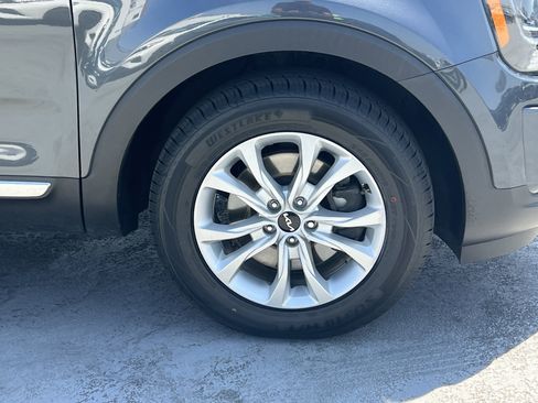 Used 2022 Kia Telluride LX FWD image 14