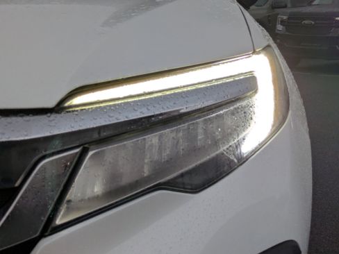 Used 2021 Honda Pilot Touring image 9