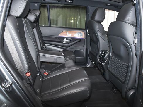 Used 2025 Mercedes-Benz GLS 450 4MATIC image 56