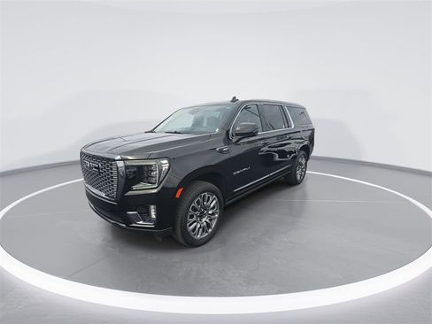 Used 2023 GMC Yukon XL Denali Ultimate image 4