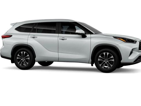 New 2026 Toyota Highlander XLE image 7