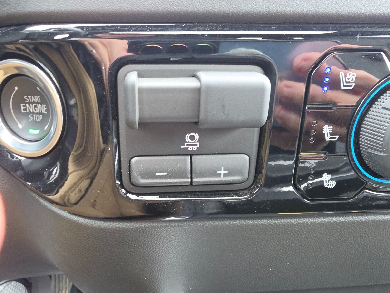 Used 2025 Chevrolet Silverado 2500 High Country w/ High Country Premium Package AWD/4WD image 52