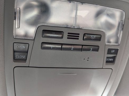 Used 2019 Toyota Highlander XLE FWD image 28