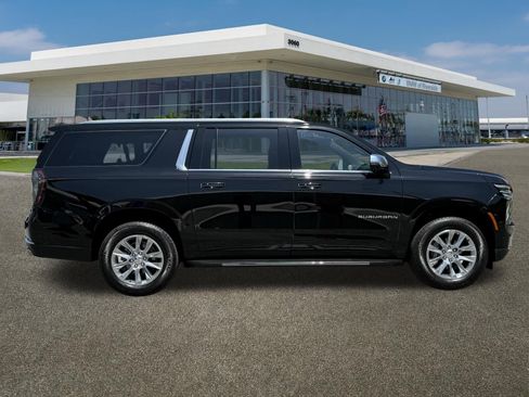 Used 2025 Chevrolet Suburban Premier RWD image 12