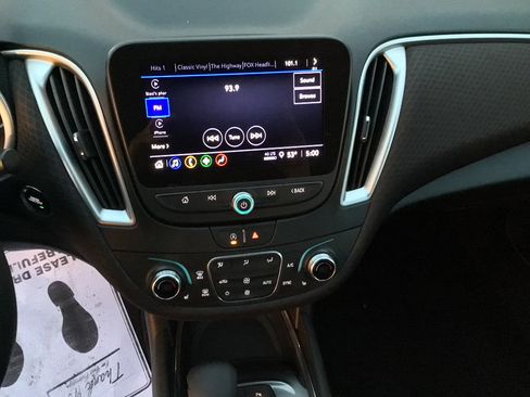 Used 2024 Chevrolet Malibu LT image 11