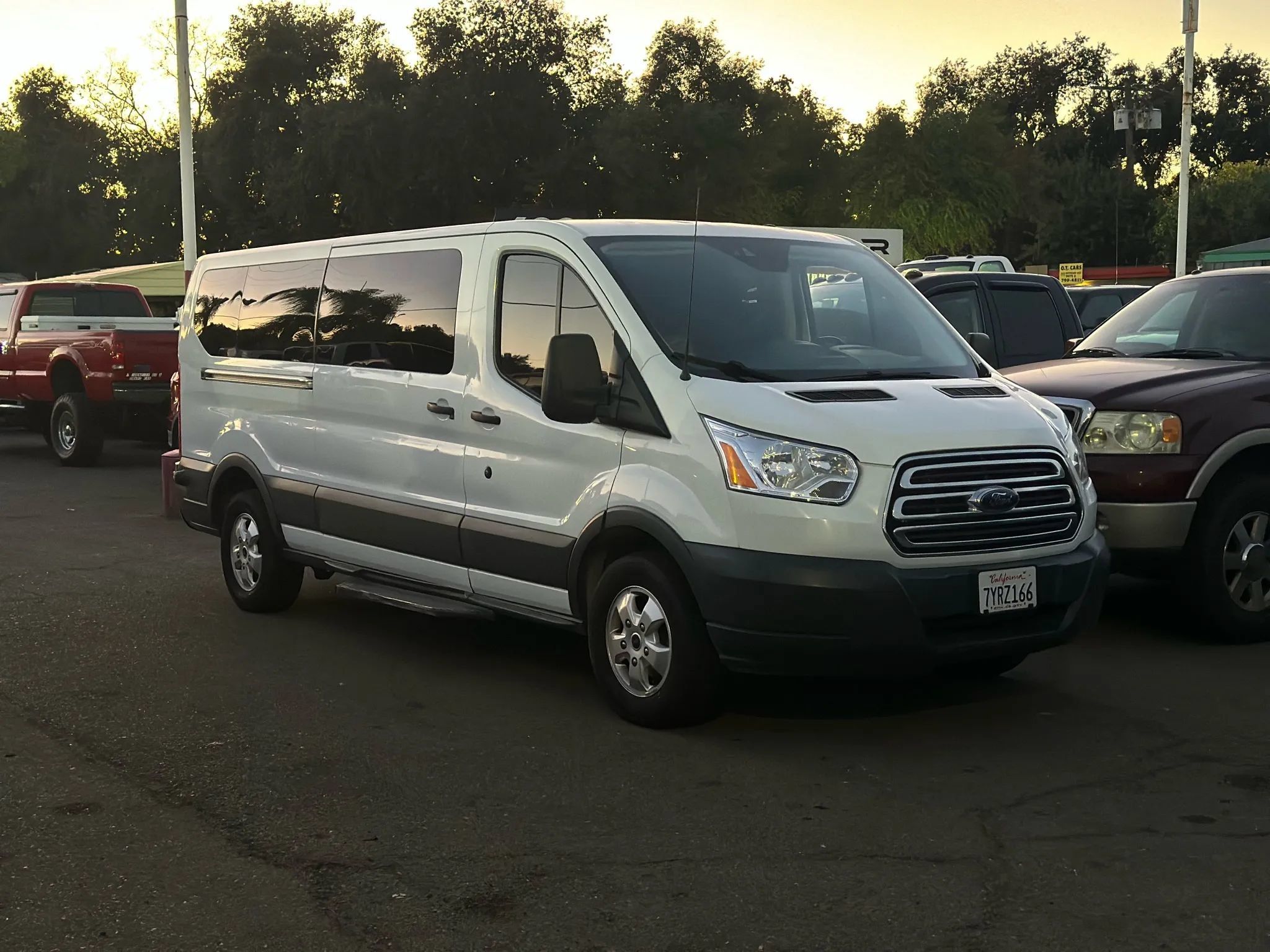 Used 2017 Ford Transit 350 XLT RWD image 3