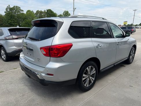 Used 2018 Nissan Pathfinder SV AWD/4WD image 32