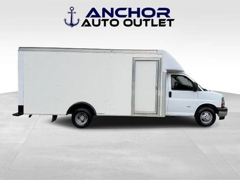 Used 2022 Chevrolet Express 3500 w/ Power Convenience Package RWD image 9