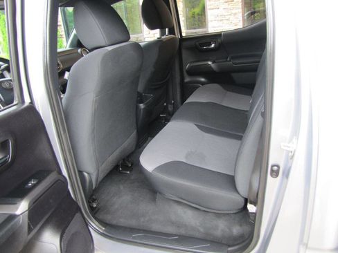 Used 2020 Toyota Tacoma TRD Off-Road RWD image 17