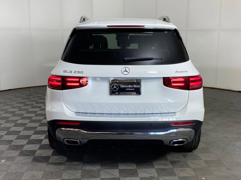New 2025 Mercedes-Benz GLB 250 4MATIC image 9