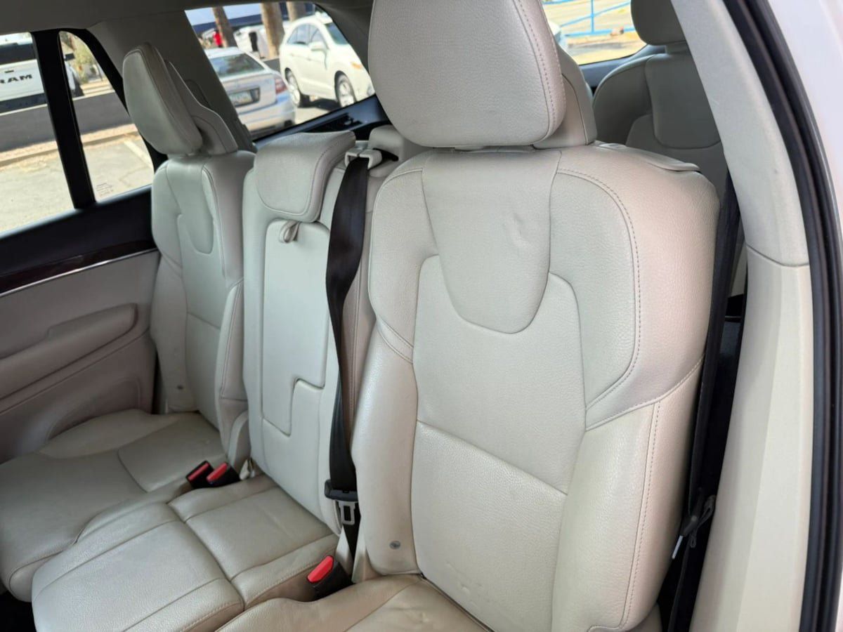 Used 2016 Volvo XC90 T6 Momentum w/ Momentum Plus Package AWD/4WD image 44