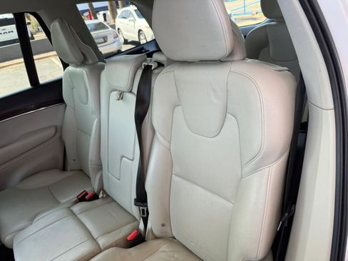 Used 2016 Volvo XC90 T6 Momentum w/ Momentum Plus Package AWD/4WD image 44