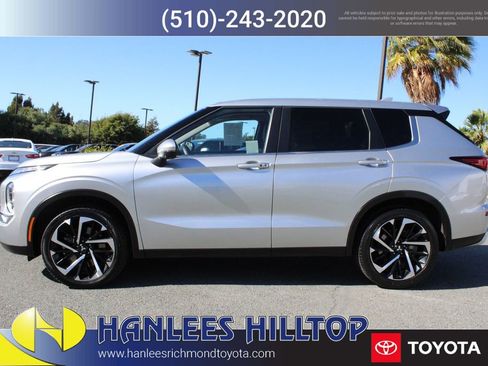 Used 2024 Mitsubishi Outlander SE image 2