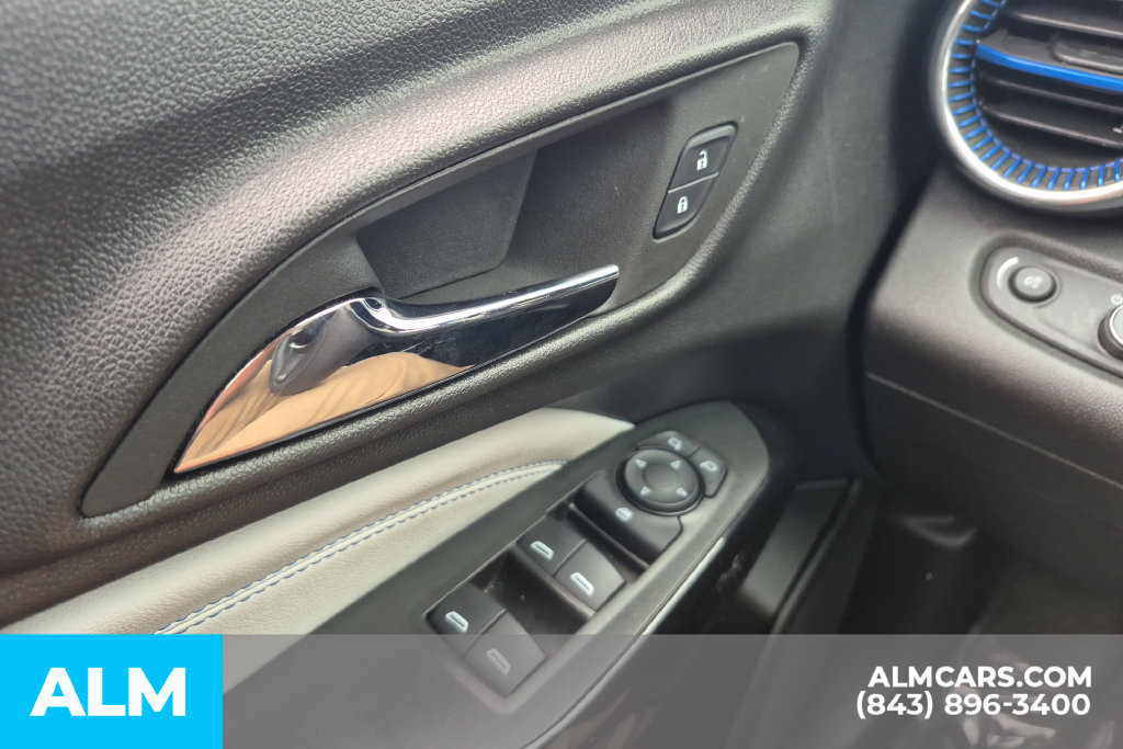 Used 2025 Chevrolet Trax LT FWD image 34