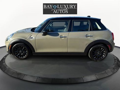 Used 2019 MINI Cooper 4-Door Hardtop w/ Signature Upholstery Package image 9