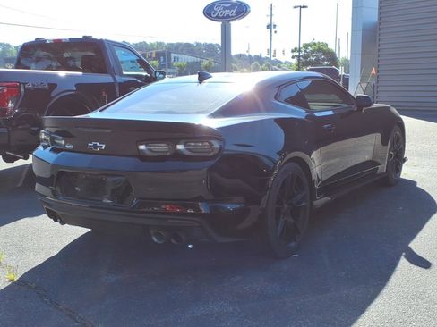 Used 2021 Chevrolet Camaro LT RWD image 5