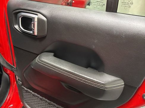 Used 2023 Jeep Gladiator Overland image 23