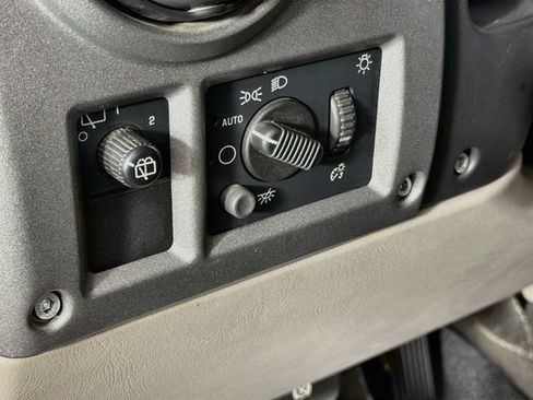 Used 2003 HUMMER H2 w/ Preferred Equipment Group AWD/4WD image 10