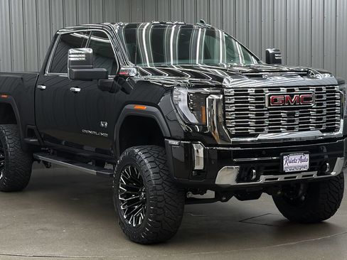 Used 2026 GMC Sierra 3500 Denali w/ Denali Reserve Package AWD/4WD image 7