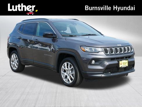 Used 2023 Jeep Compass Latitude AWD/4WD image 1