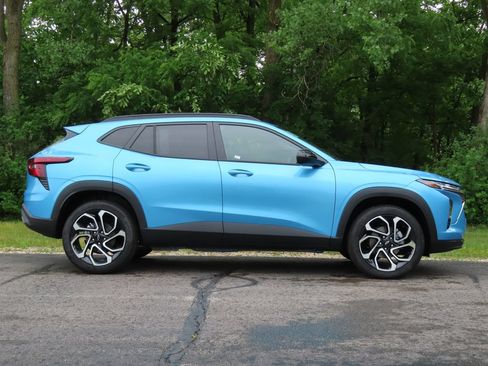 New 2026 Chevrolet Trax RS w/ Driver Confidence Package FWD image 2