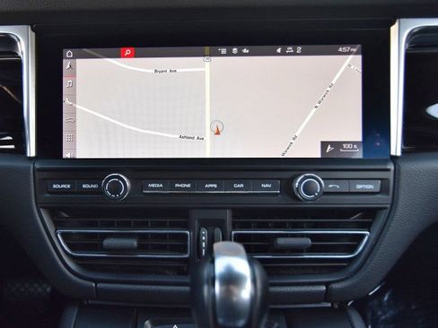 Used 2020 Porsche Macan image 23