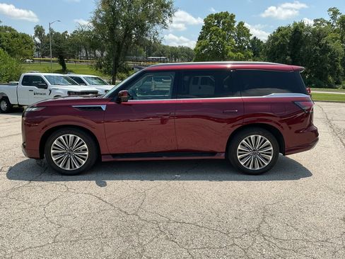 Used 2025 INFINITI QX80 Sensory AWD/4WD image 2
