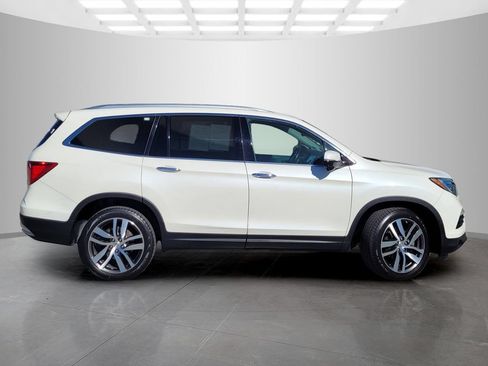 Used 2018 Honda Pilot Touring image 3
