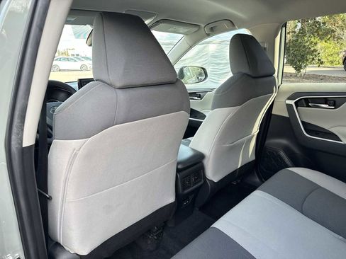Used 2022 Toyota RAV4 XLE image 17
