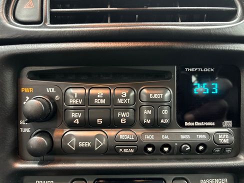 Used 2001 Chevrolet Corvette Coupe w/ Preferred Equipment Group1 image 19