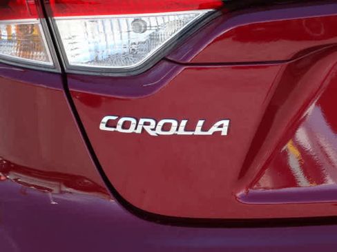 Used 2025 Toyota Corolla LE w/ LE Premium Package image 11