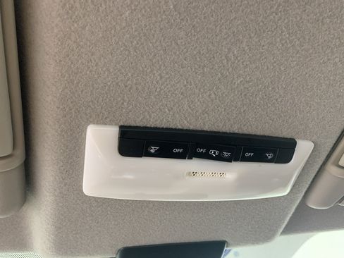 Used 2021 Nissan Kicks S FWD image 28