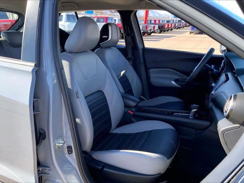 Used 2023 Nissan Kicks SR w/ SR Premium Package image 9