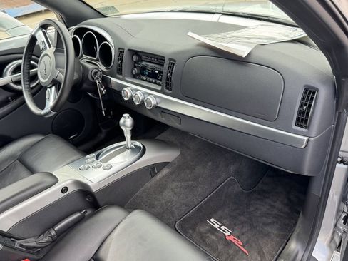 Used 2004 Chevrolet SSR w/ Preferred Equipment Group image 29