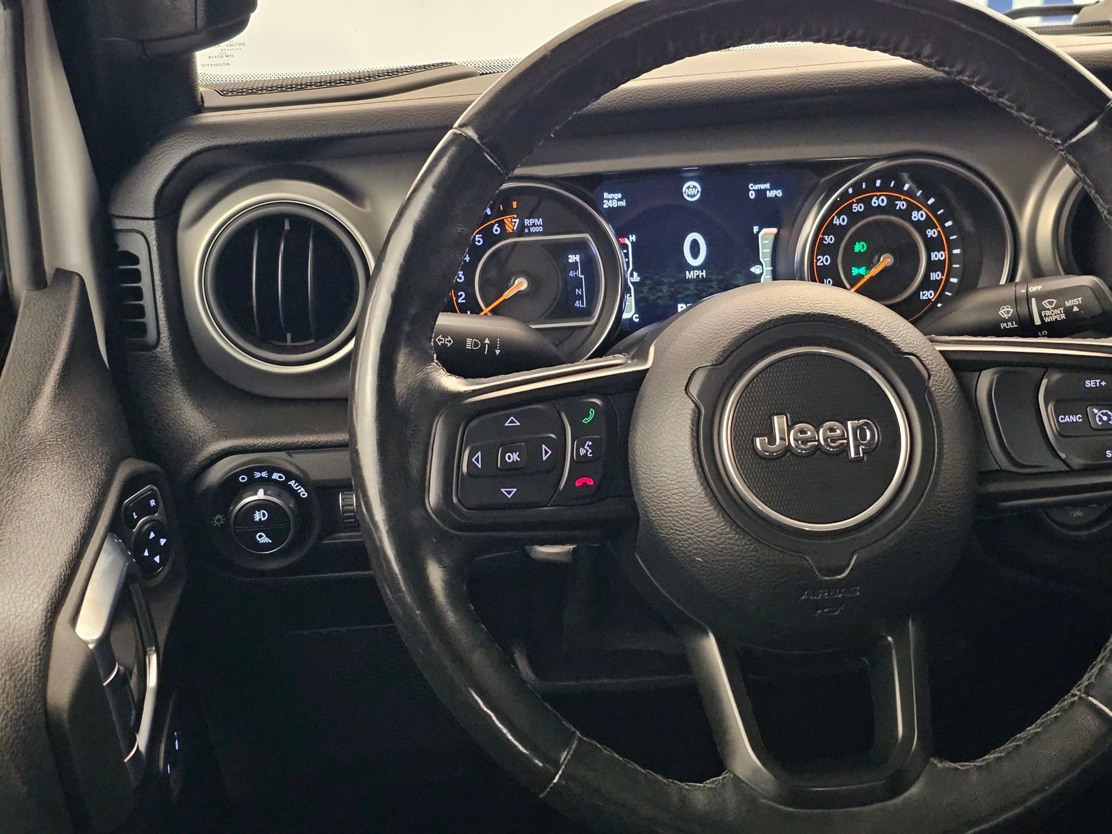 Used 2021 Jeep Gladiator Overland AWD/4WD image 9