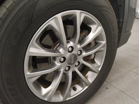 Used 2019 Jeep Cherokee Latitude Plus AWD/4WD image 31