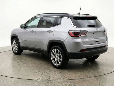 Used 2025 Jeep Compass Limited image 6