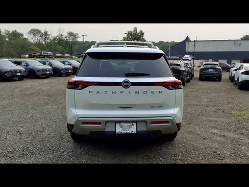 Used 2025 Nissan Pathfinder SL AWD/4WD image 7