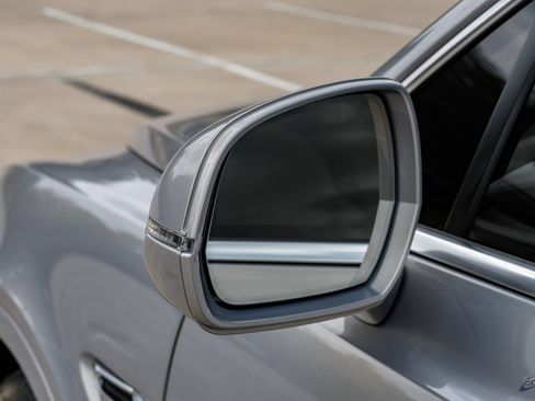 Used 2020 Bentley Bentayga Plug-In Hybrid AWD/4WD image 33