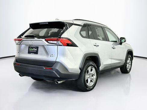 Used 2025 Toyota RAV4 XLE AWD/4WD image 9
