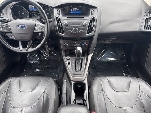 Used 2015 Ford Focus SE w/ Equipment Group 201A image 3