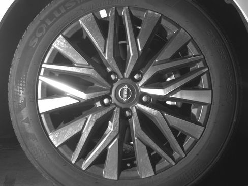 Used 2025 Nissan Altima 2.5 SV FWD image 13