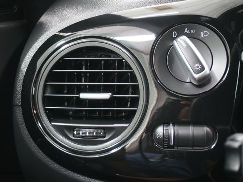 Used 2016 Volkswagen Beetle 1.8T S FWD image 19